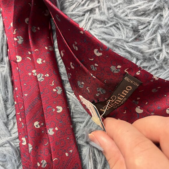 Valentino Vintage Red Silk Tie - Picture 3 of 4